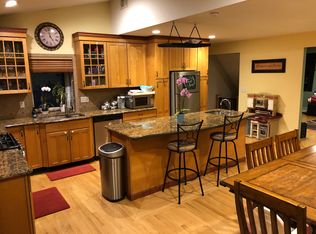 5 Cottage Blvd, Hicksville, NY 11801