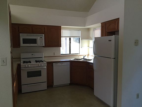 4th image of 3140 W Monmouth St