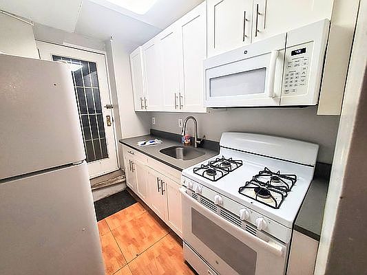 3rd image of 1152 Dekalb Ave #B1