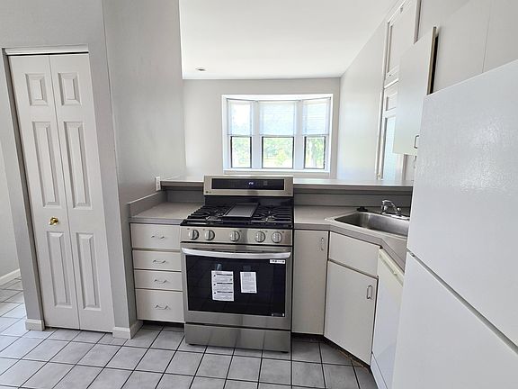 3rd image of 3010 S Grand Blvd #2S