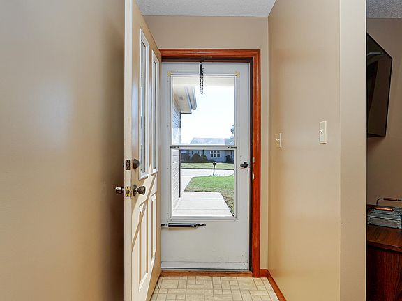 4th image of 3929 Forrest Ln