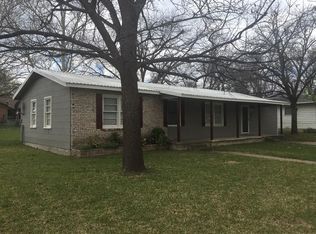 301 Woodlawn Dr, Comanche, TX 76442