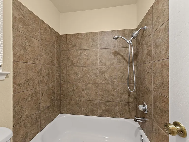 313 Greenlawn Blvd — Photo 18