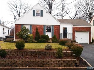 116 Rector Ct, Bergenfield, NJ 07621