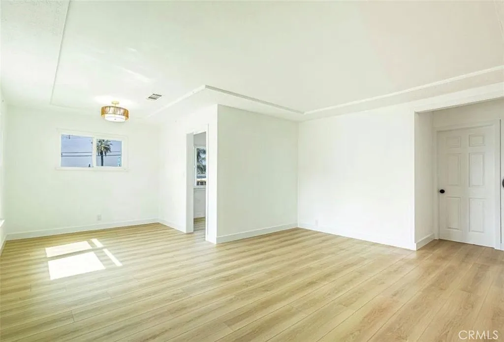 3 bed, 1112 sqft, $3,800 — Photo 3