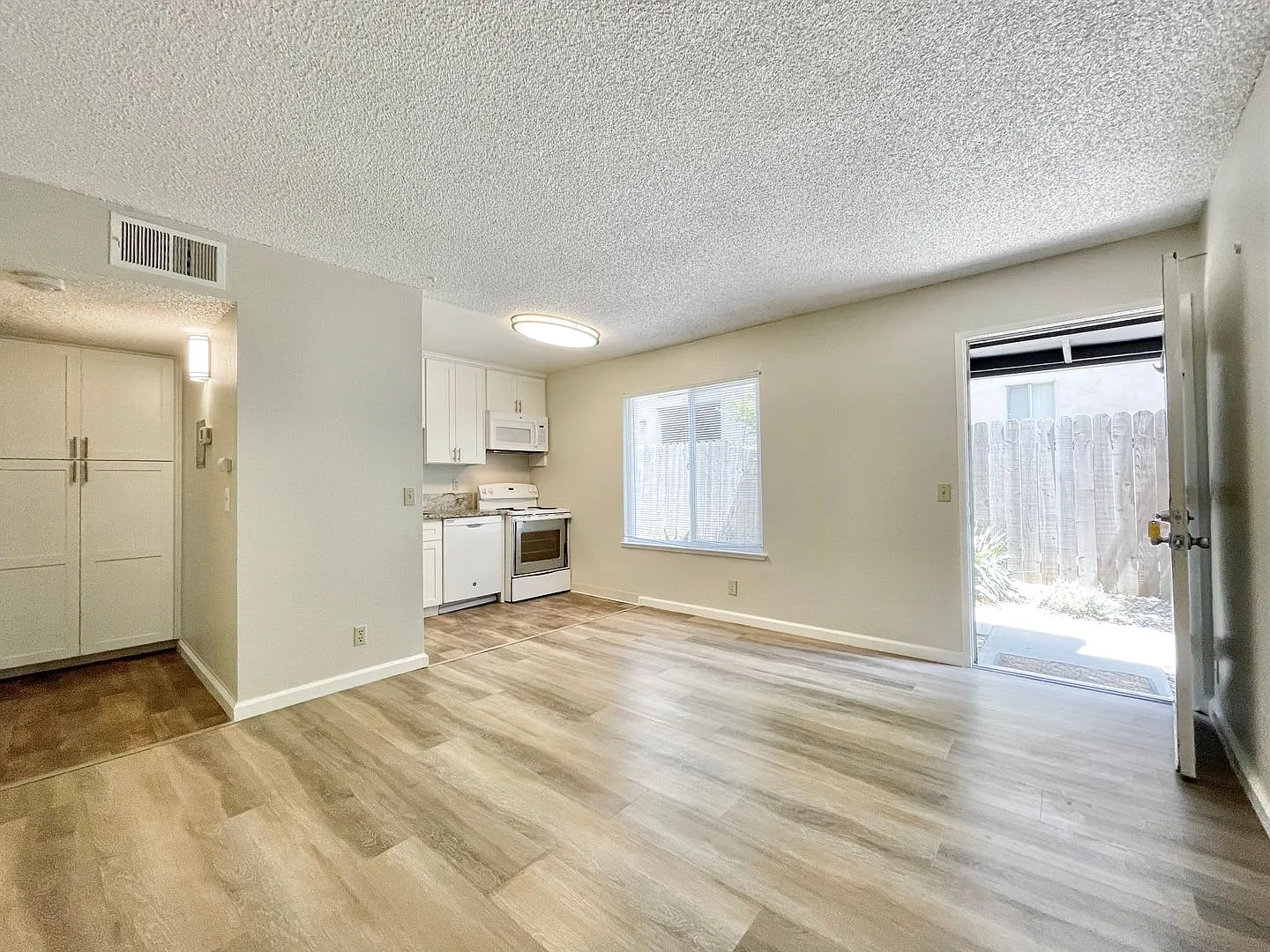 2220 O Street — Photo 4