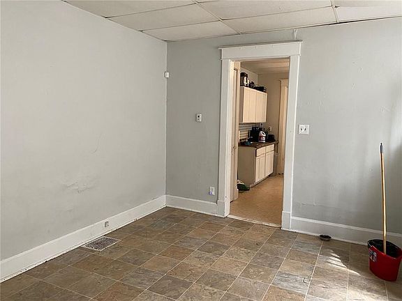 5th image of 642 Eugene St