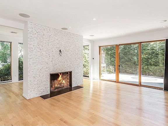 3rd image of 3304 161st St