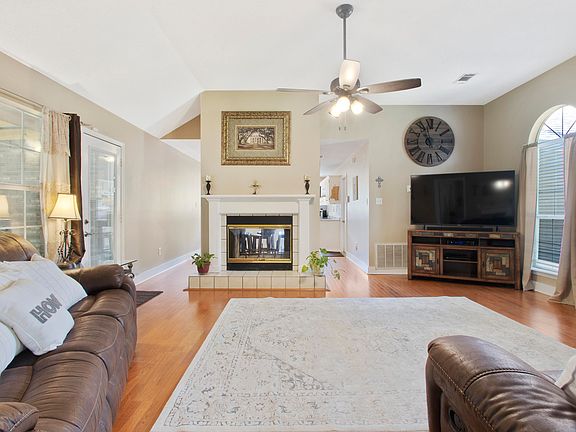 5th image of 15070 Parkwood Dr N