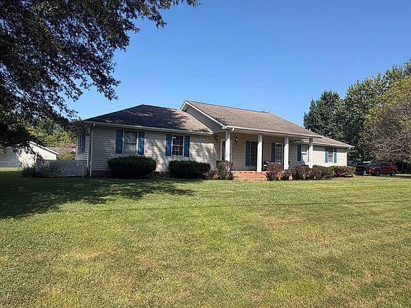 2nd image of 2815 Spruce Dr