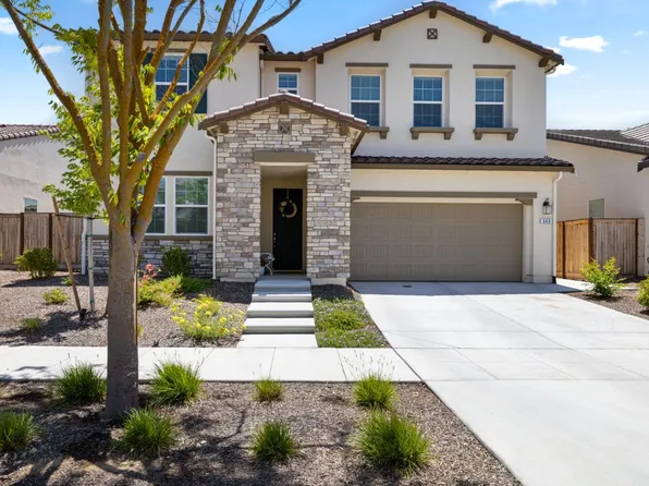 560 Overstone Ave, Madera, CA 93636