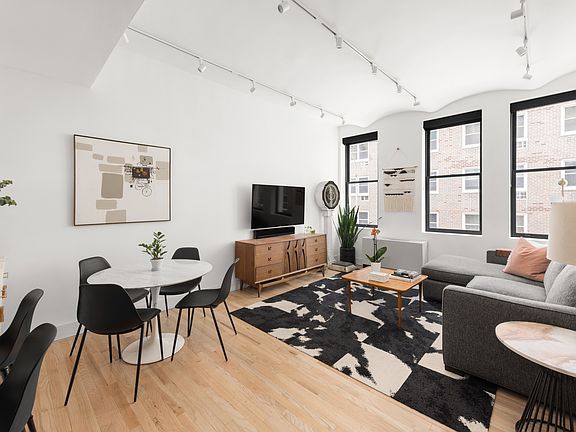 3rd image of 9 Barrow St APT 2D