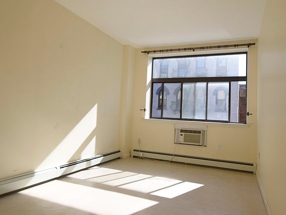 3rd image of 300 Broome St #3B