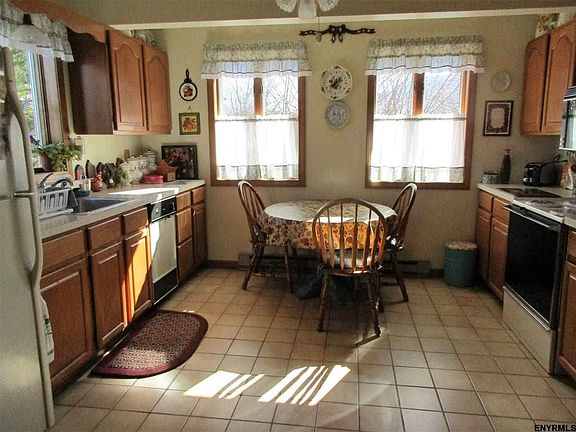 3rd image of 13 Glenwood Townhouse Rd