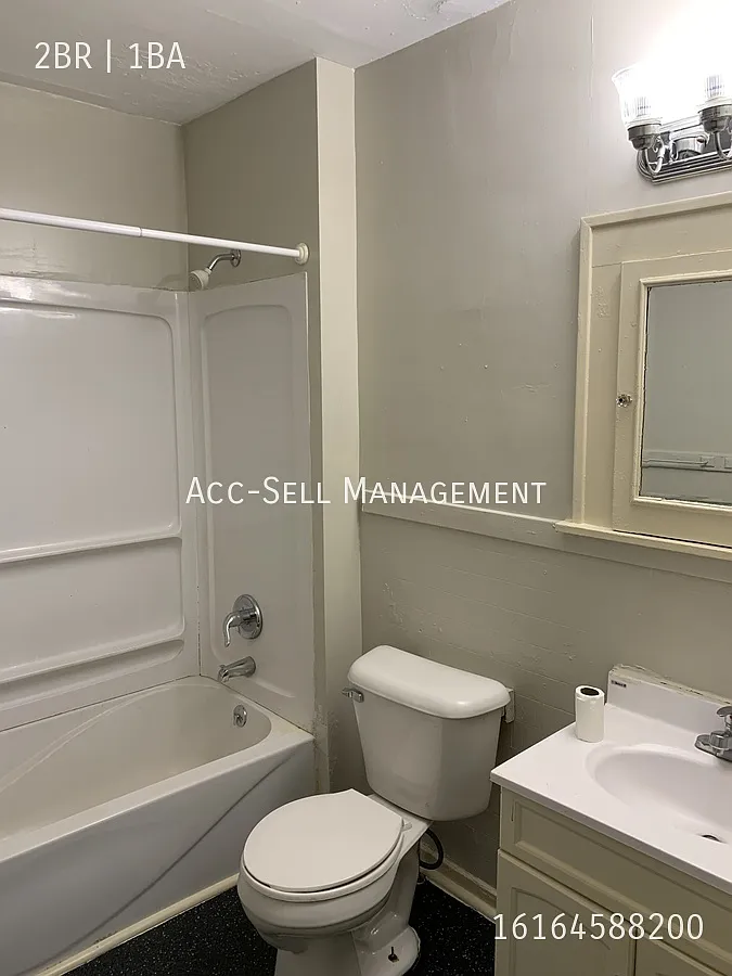 Upper 2BR/1BA Apartment at 922 Martin Luther King Jr. SE #2, Grand Rapids, MI 49507 — Photo 4
