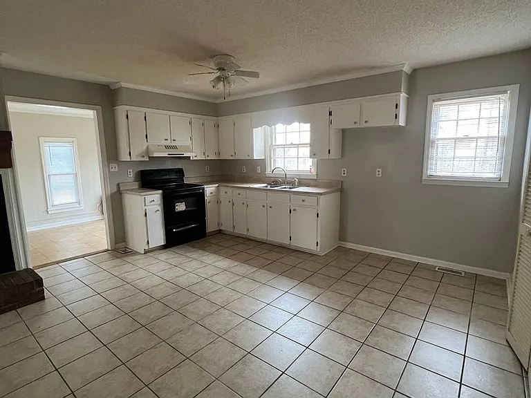 545 Asbury Rd — Photo 23