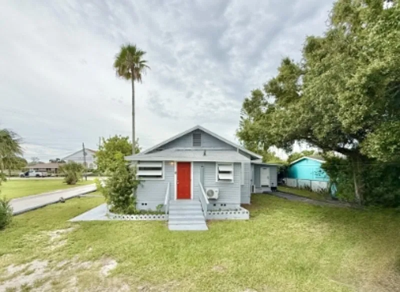 2 bed, 2.0 bath, 1100 sqft, $1,795 — Photo 2