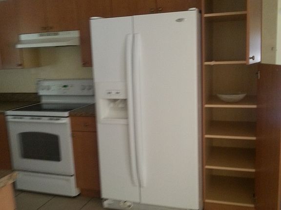 3rd image of 2532 NE 2nd Ave