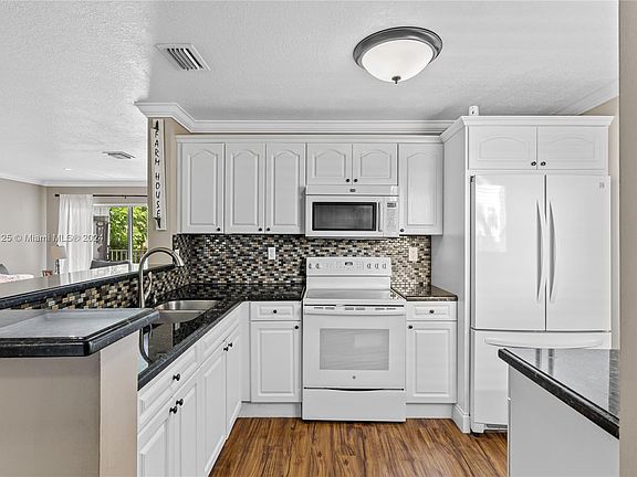 5th image of 4736 NW 114th Ave Unit 203