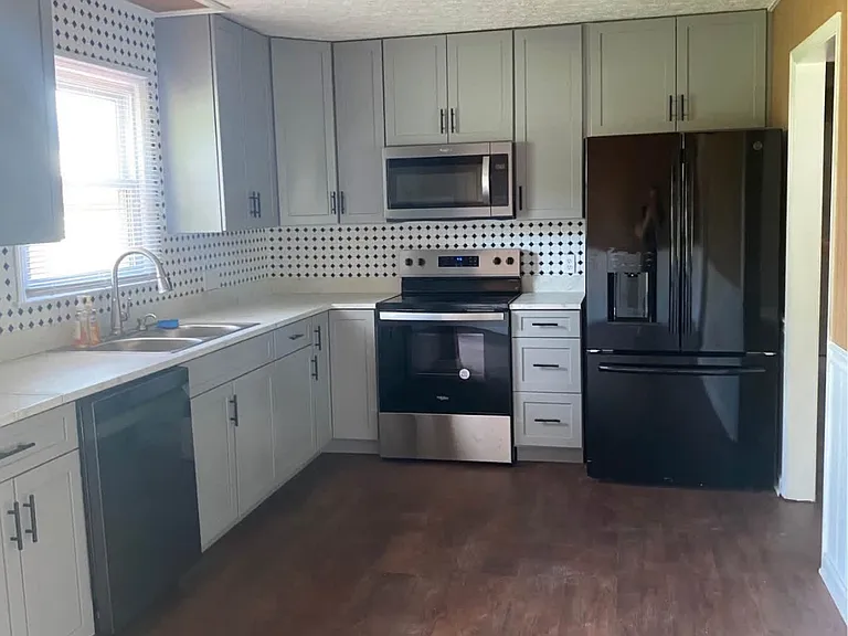 1109 Memorial Dr — Photo 11