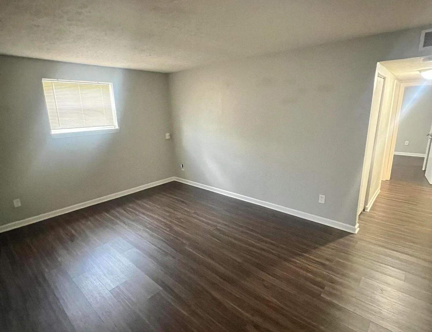 2 bed, 1.0 bath, 925 sqft, $950 — Photo 2
