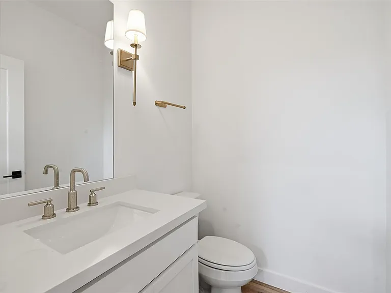 510 E 28th St — Photo 11