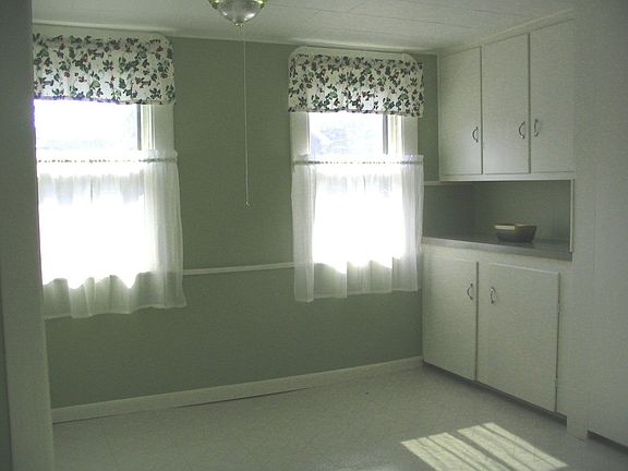 large eat in kitchen