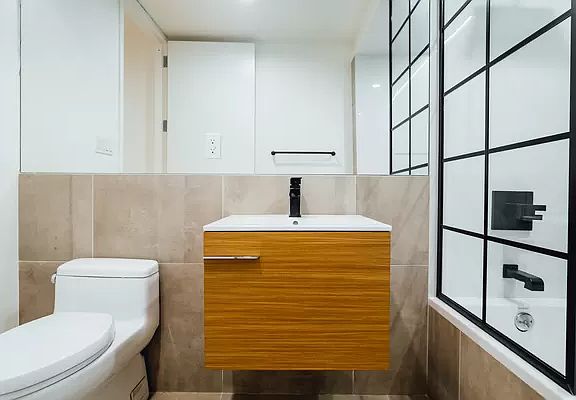 4th image of 620 Parkside Ave #2L