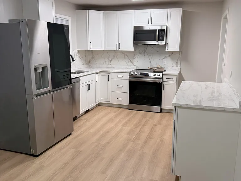 241 Kenmore Dr — Photo 4
