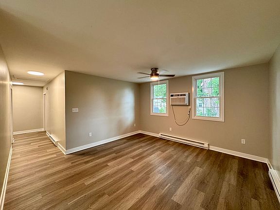 3rd image of 337A Maple Ln
