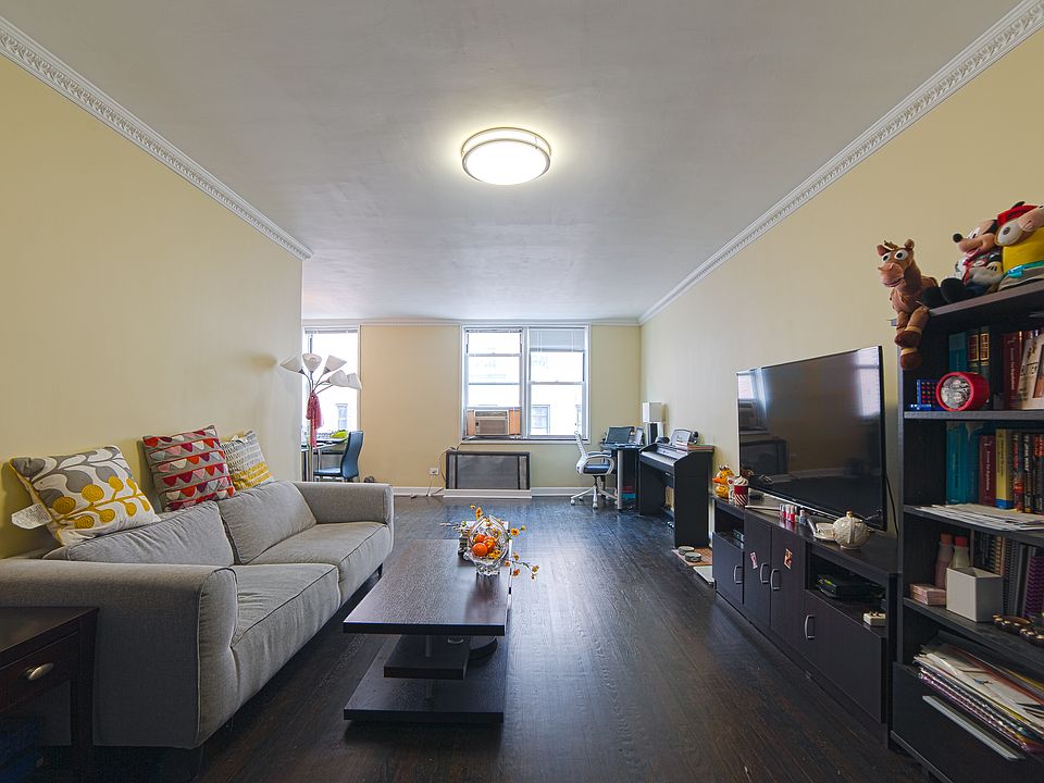 1st image of 3185 Crescent St APT 612