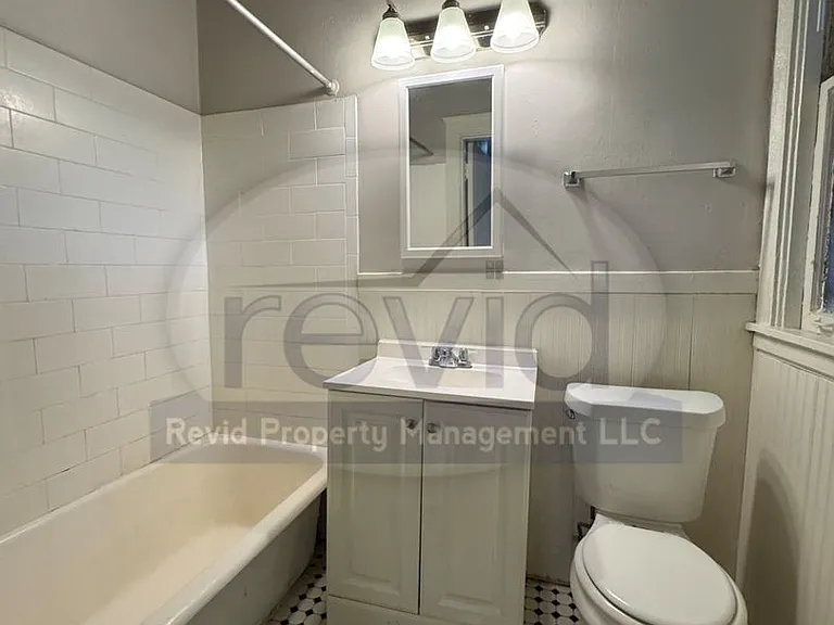 The Broadmoor Apartments — Photo 23