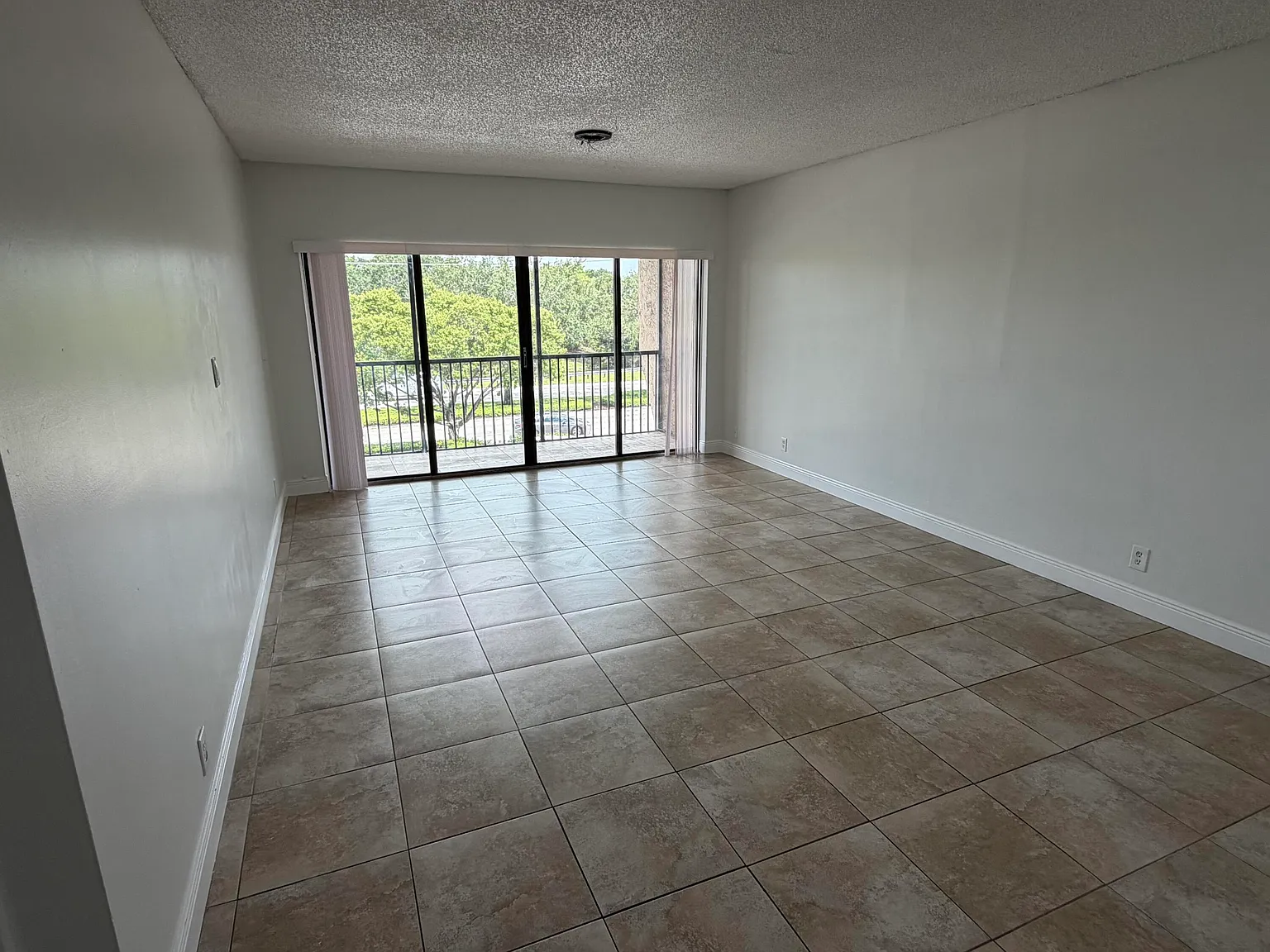 country club manor — Photo 2