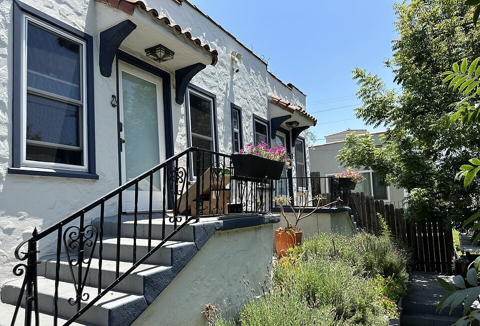 1st image of 2927 Bellevue Ave