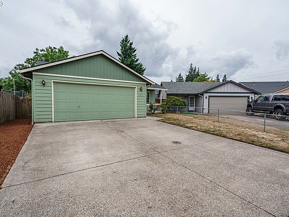 3rd image of 14213 NE 81st St