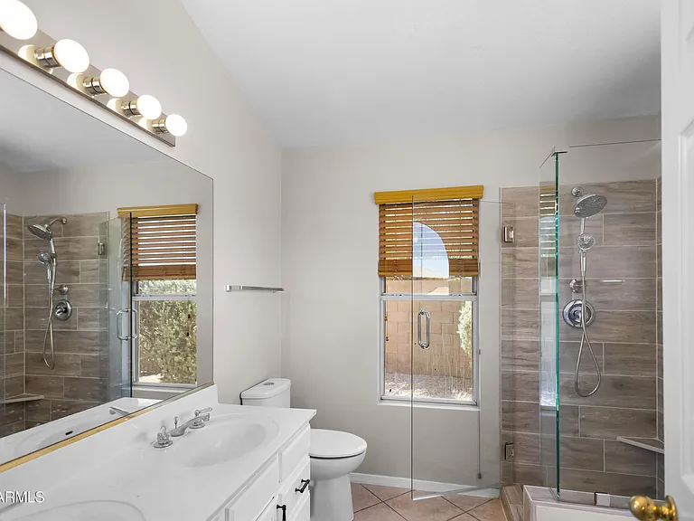 1214 E Beverly Ln — Photo 15