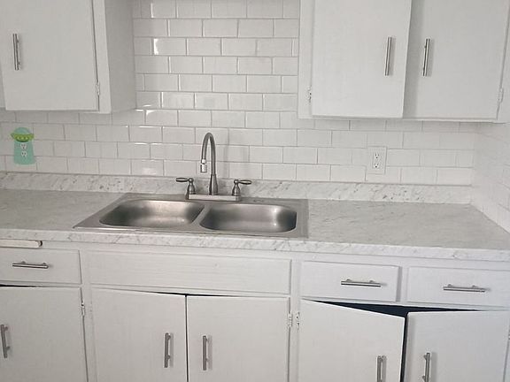 4th image of 526 SE 21st St