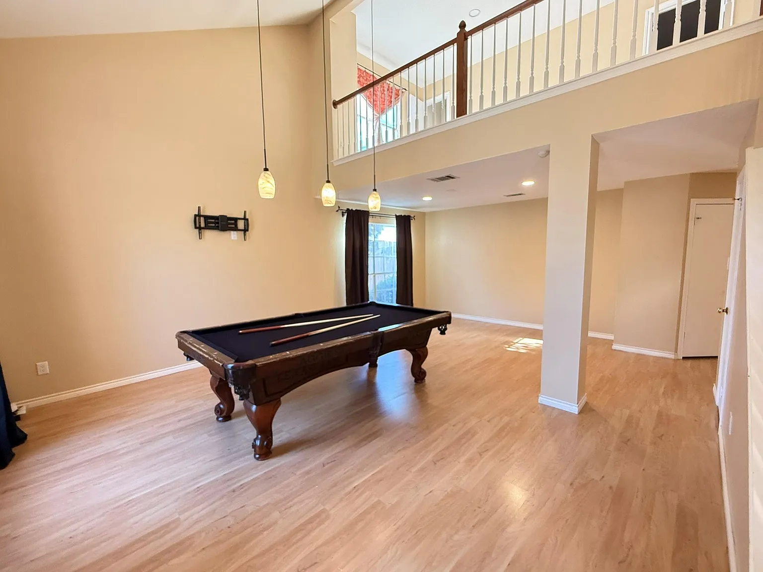 3 bed, 2.5 bath, 2128 sqft, $2,500 — Photo 2