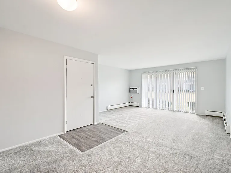 Independence Square Apartments — Photo 44