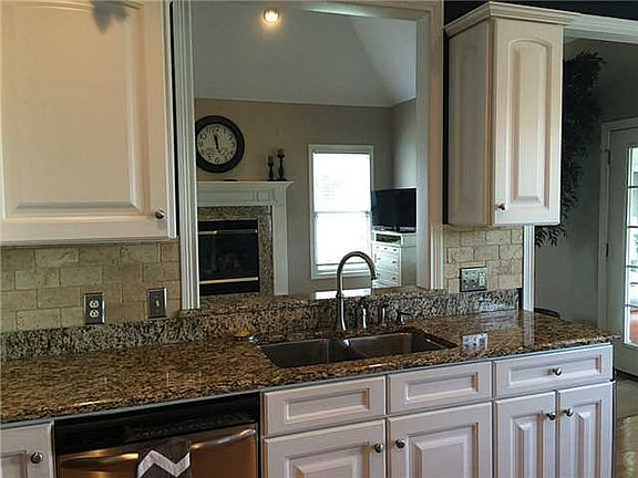 3rd image of 14824 Prairie Lake Dr