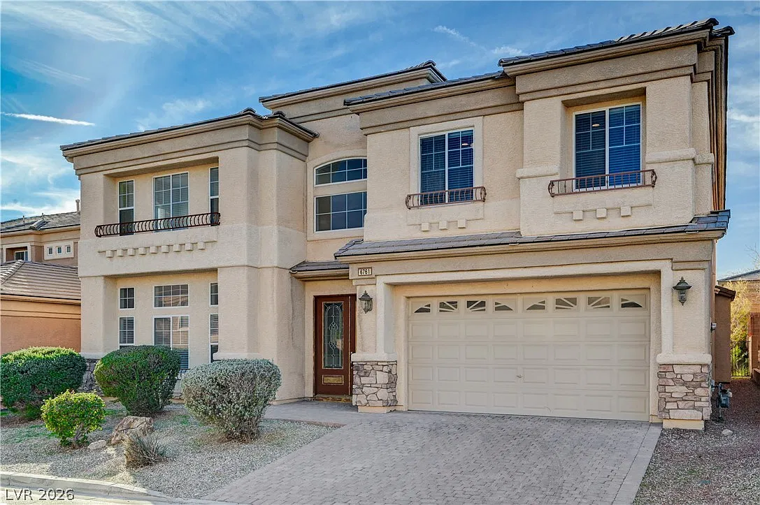 5 bed, 3.5 bath, 4850 sqft, $3,300 — Photo 2