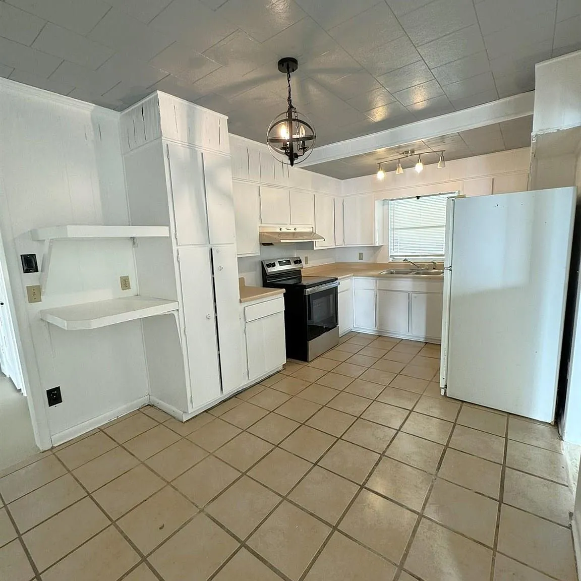 3 bed, 2.5 bath, 1449 sqft, $1,495 — Photo 3