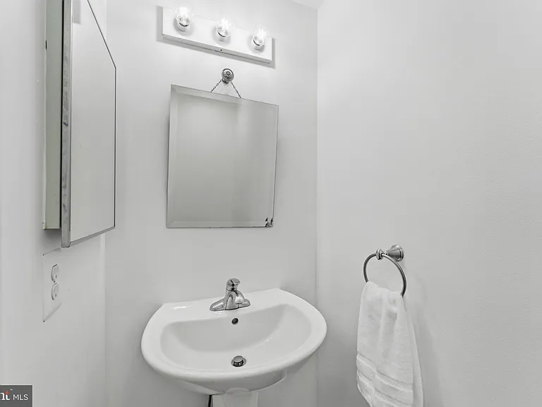 7428 Chummley Ct — Photo 8