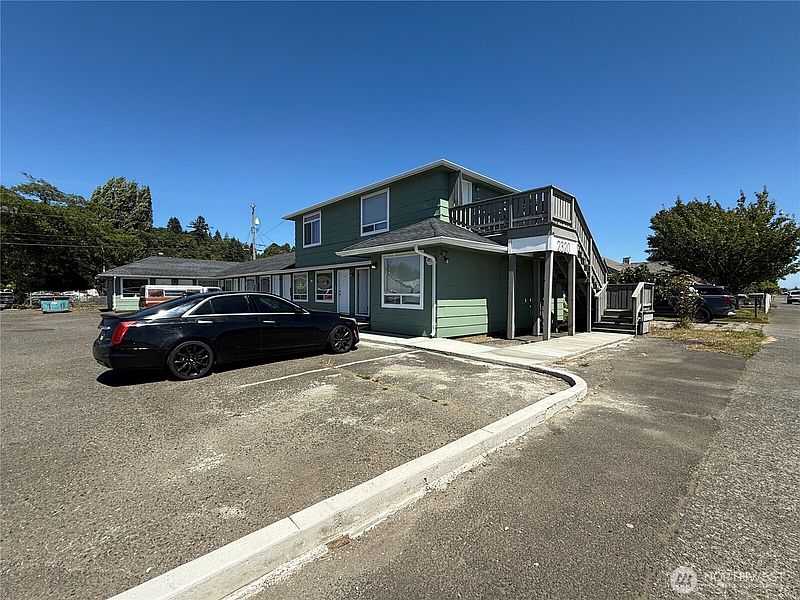 2nd image of 2320 Simpson Avenue
