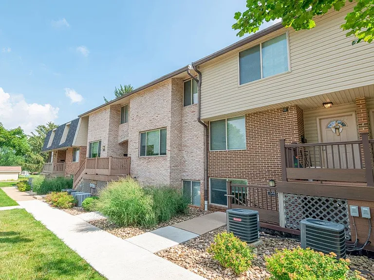 Briarwood Apartments and Townhomes — Photo 30