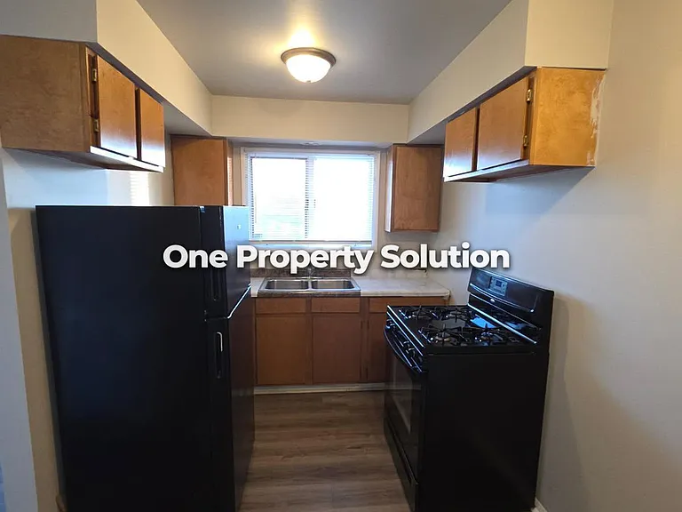 1149 E Logan St — Photo 4