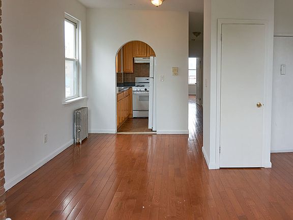 4th image of 25-09 Astoria Blvd #3R