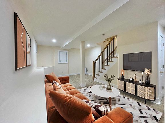 5th image of 247 Harrison Ave #1
