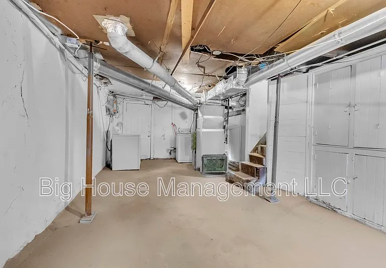 1105 W Lombard St — Photo 32