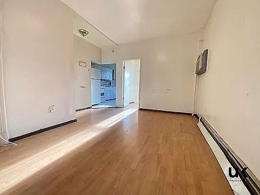 5th image of 1222 E 93rd St